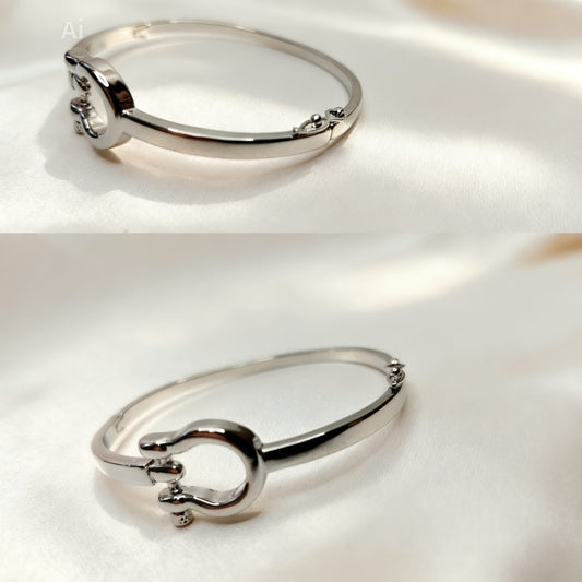 Minimalist Hook Bracelet – Silver Finish
